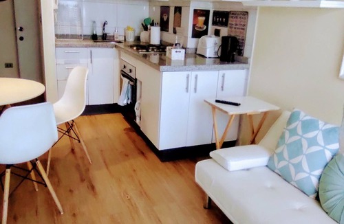 Las Rejas Apartment | A1 Nice, cozy, 2D 1B subway front door up to 5