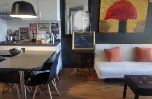 Las Rejas Apartment | A3 Nice, cozy 2 BD up to 5 subway views