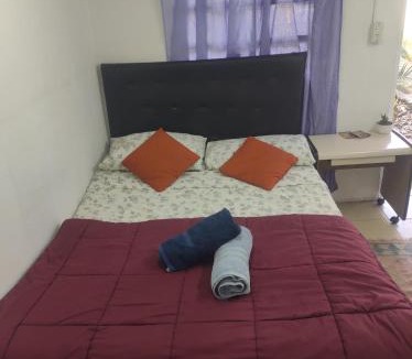 Almirante Brown House | Amanecer Campestre bajo el Ceibo