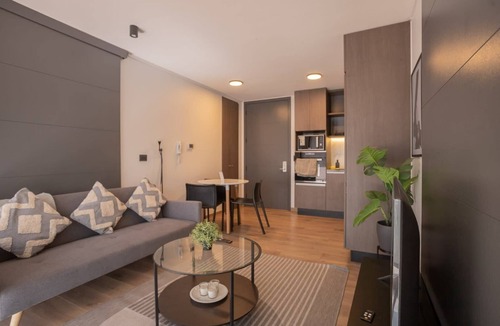 El Golf Apartment | Amazing space steps from the metro