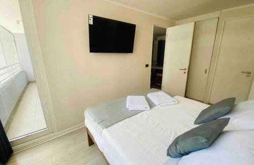 Las Rejas Apartment | Amplio Departamento de 2D/2B