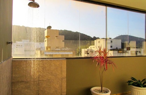 Pitangueiras Apartment | Apto c/Piscina e Sauna | 200m Praia Pitangueiras