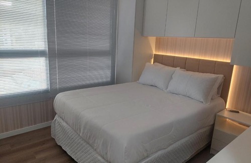 Reboucas Apartment | Apto Studio Inteiro - Central - 2 pessoas - Coworking - academia - Colchão com massageador - Próx do Shopping Estação!