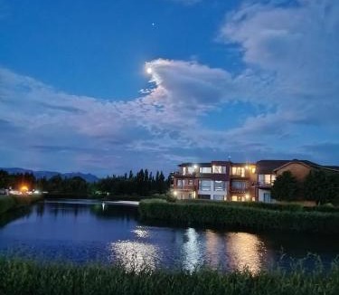 Dina Huapi Apartment | Atardecer en la Estepa