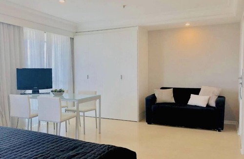 Barra da Tijuca Apartment | Beach Access | Ocean View | Swimming Pool | Kitchen | Parking | WiFi | Comfort