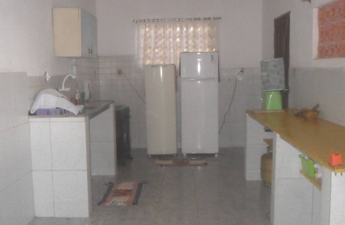 Armacao do Tairu Condo | Beach house in Ilha do Sol, 80m from the beach, with a wooded backyard.