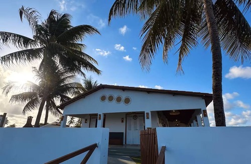 Pitimbu House | Beachfront, feet in the sand, Casa Pitanga Praia Azul