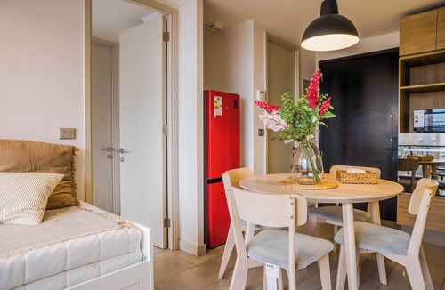 Santiago Apartment | Beautiful Apartment in Nunoa with Balcony and Pool