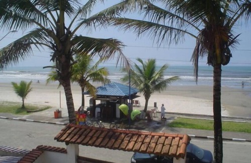Mongagua House | Beautiful beachfront house for rent in Mongaguá - Facing the beach.