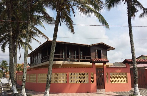 Mongagua House | Beautiful beachfront house for rent in Mongaguá - Facing the beach.