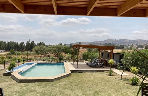 Limache Cottage | Beautiful spacious and bright country house with large windows