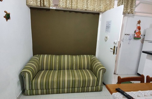 Jose Menino Apartment | BUILDING FACING THE SEA AND OUTLET - WI-FI, SUN UMBRELLA, COOLER AND CHAIRS