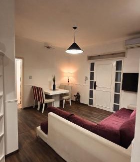 San Juan Apartment | Cómodo departamento 2 dormitorios con jardín sobre Avenida Libertador