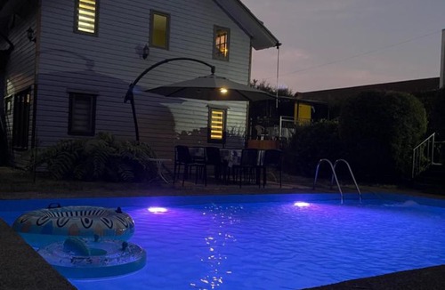 Dichato House | Cabaña con Jacuzzi Exterior - Piscina Privada - estufa - cerca de playa