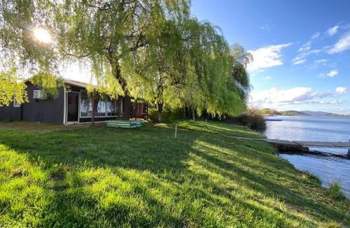 Quillon House | CABAÑA CON MUELLE ORILLA LAGUNA