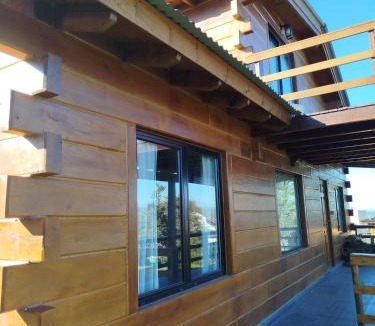 Villa General Belgrano Ski Chalet | Cabaña de quebracho de dos pisos