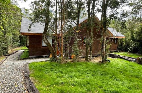 Valdivia House | Cabaña del bosque con estero