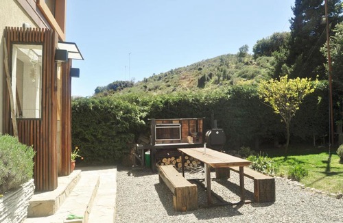 Junin de los Andes Ski Chalet | Cabaña frente al lago Huechulafquen y volcán Lanín