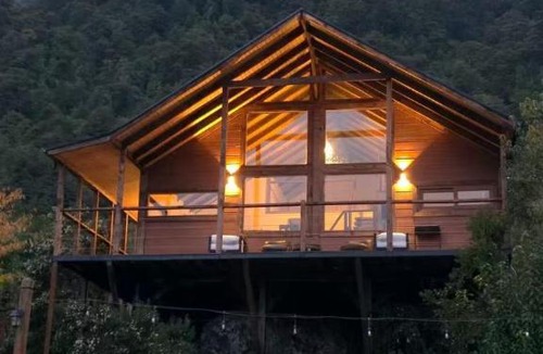 Puerto Aysen Bed & Breakfast | Cabaña monte rio