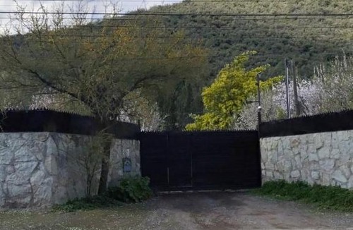 Melocoton Other | Cabaña rústica en la montaña