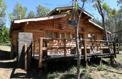Pucon House | Cabaa rstica 2 maravillosa,con troncos nativos, con orilla de Ro Trancura