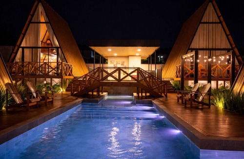 Palhoca Cabin | Cabana Country Romântica com Banheira & Piscina