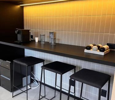 Campo Belo Apartment | Campo Belo, Studio prox Congonhas e Berrini, com ar-condicionado, cortinas blackout, espaço de home office, piscina, academia e coworking