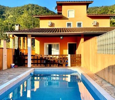 Mococa House | Casa 4Quartos-2 suites com Ar condicionado -Condominio Mar Verde- Piscina Privativa-Próx Praia da MOCOCA ! Próx à divisa com UBATUBA !