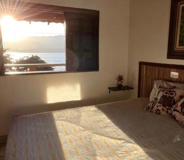 Portinho House | Casa amarela