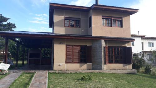 Miramar House | Casa amplia barrio privado Miramar