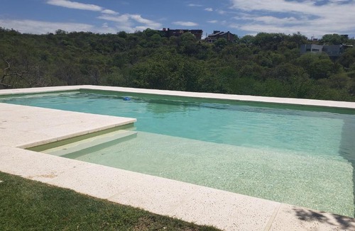 Yocsina House | Casa con pileta en barrio privado