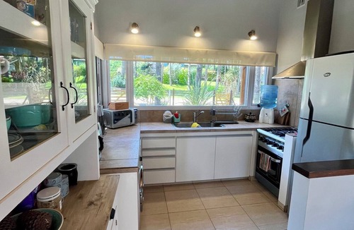 Pinamar House | Casa "De Los Titanes" I Ideal for Families I Ayres del Bosque Accommodations