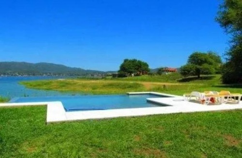Comuna Estancia Vieja House | Casa del Lago