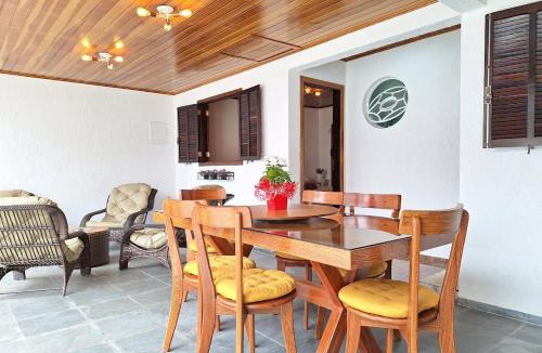 Jardim Nova Suica House | Casa Moderna - 2 Suítes próxima ao Portal em Campos do Jordão