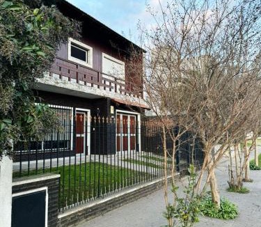 Azul House | Casa Zona Residencial , pileta, garage doble y quincho con parrilla