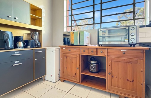 Abernessia House | Center | 1 Suite | WiFi | Home Office