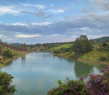 Paraibuna House | Chalé da lagoa