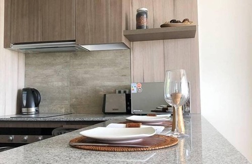 Apoquindo Apartment | Charming Studio - w/Mountain View, Pool, & Gym