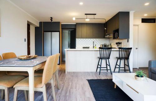 El Golf Apartment | Chic 2BR Retreat in Vitacura Perfect for 3 Steps from Everything