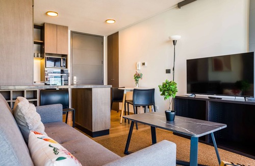 El Golf Apartment | Chic 2BR2BA Haven in the Heart of Las Condes Oasis