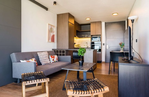El Golf Apartment | Chic 2BR2BA Haven in the Heart of Las Condes Oasis