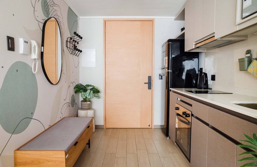 Nunoa Apartment | Chic Modern Studio in Nunoa | Vibrant Urban Stay