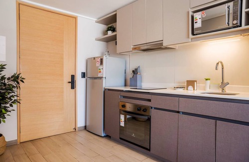 Nunoa Apartment | Chic Urban Studio Perfect for Business or Leisure