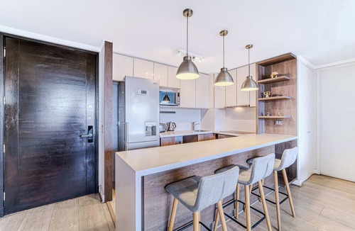 Apoquindo Apartment | Citadel View 2BR Balcony & Parking