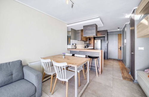 Renaca Apartment | Coastal Vibe 2D Parking, Views and Desk