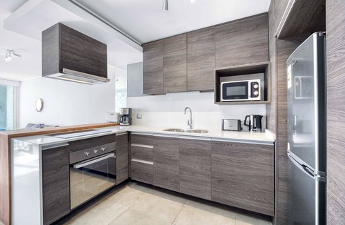 Renaca Apartment | Coastal Vibe 2D Parking, Views and Desk