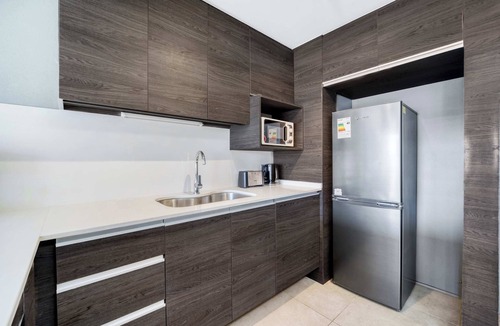 Renaca Apartment | Coastal Vibe 2D Parking, Views and Desk