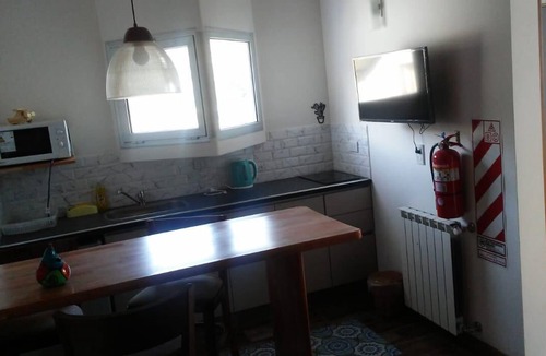 El Chalten Apartment | Cosy comfy double studio with full kitchen and bathroom, linen, wifi, cleaning