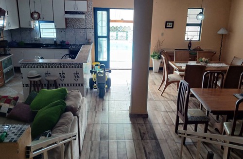 Ibiuna House | Country house in a gated community with a private lake, accommodates up to 20 people.