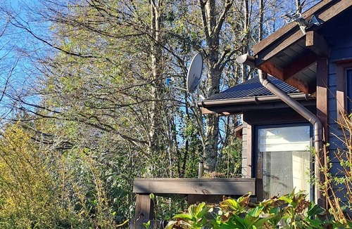 Pucon House | Country House in Pucón for 8 People: Large Garden, Stone Tub, Pool, and Grill